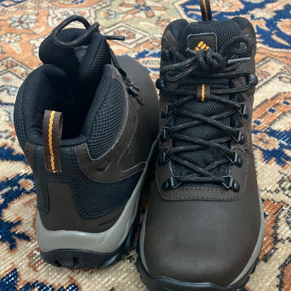 Columbia Men's Dark Brown Hiking Boots - Picture 8 of 10